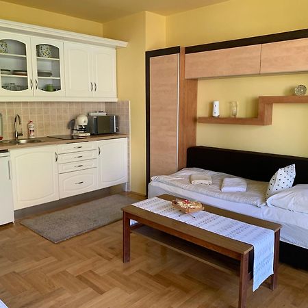 Mandarin Wellness Apartman Siófok Esterno foto