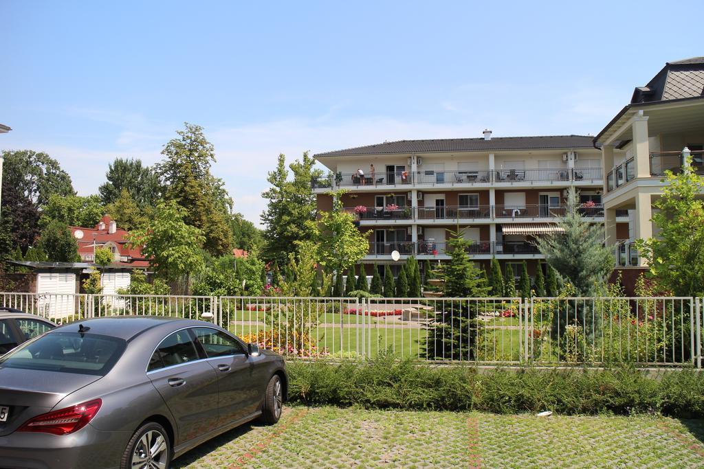 Mandarin Wellness Apartman Siófok Esterno foto