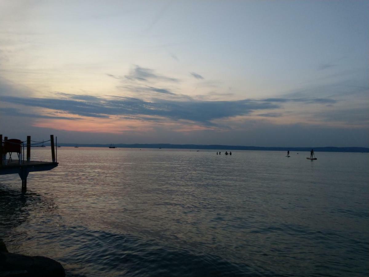 Mandarin Wellness Apartman Siófok Esterno foto